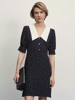 Платье с отложным воротником