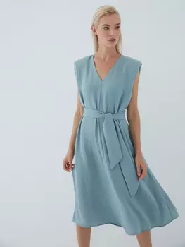 Платье с подплечниками