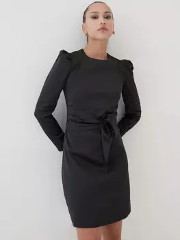 Платье с поясом на талии