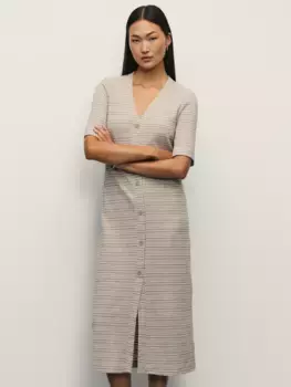 Платье с V-образным вырезом