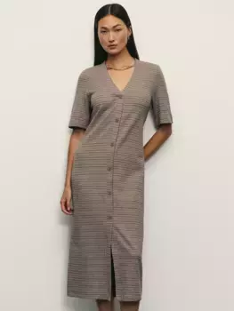 Платье с V-образным вырезом