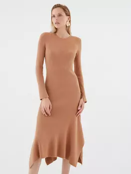 Платье с воланами