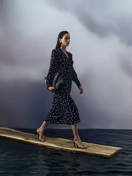 Платье с воротником