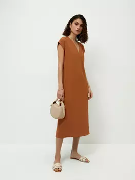 Платье с вырезом