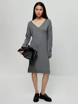 Платье с вырезом