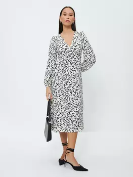 Платье с вырезом