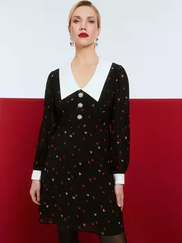 Платье с вырезом