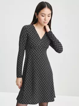 Платье с вырезом