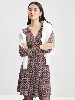 Платье с вырезом