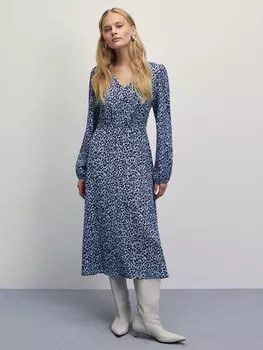 Платье с вырезом