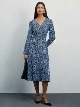 Платье с вырезом