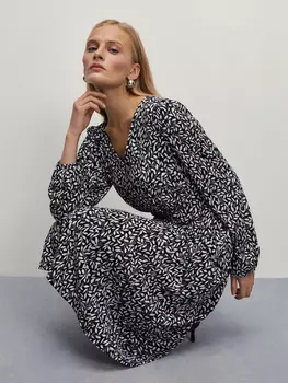 Платье с вырезом