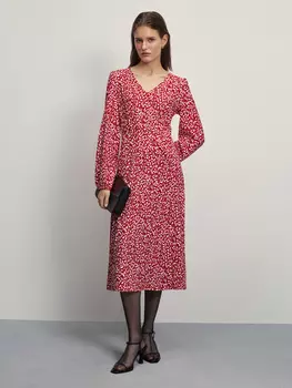 Платье с вырезом