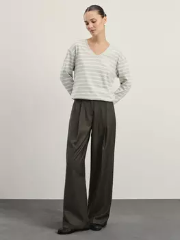 Плотный лонгслив с треугольным вырезом