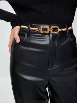 Ремень с объемной пряжкой