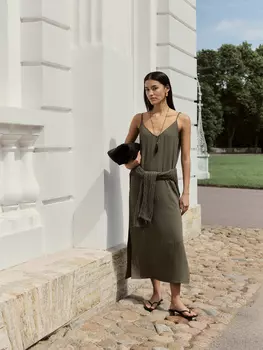 Сарафан из струящейся ткани с разрезами