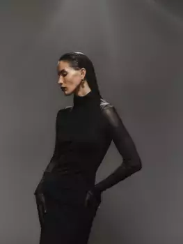 Водолазка из полупрозрачной ткани со стразами