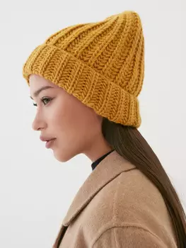 Шапка с узором «косичка»