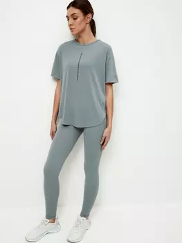 Спортивная футболка