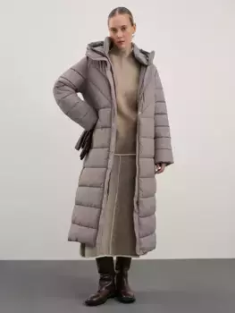 Стеганое пальто с капюшоном на поясе