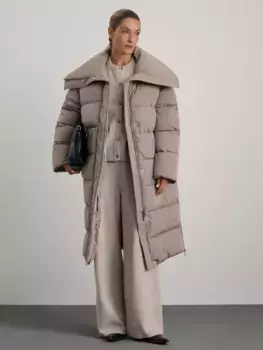 Стеганое пальто с широким воротником
