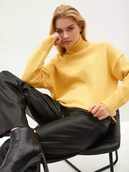 Свитер с объемным воротом