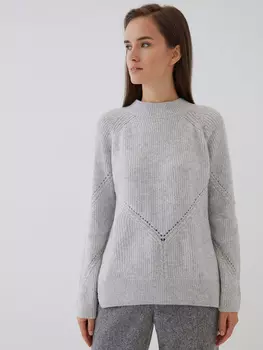 Свитер с разрезами по бокам