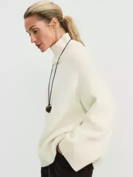 Свитер с воротником-стойкой