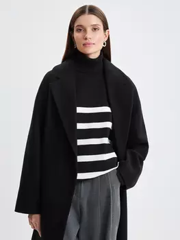 Свитер с вырезом