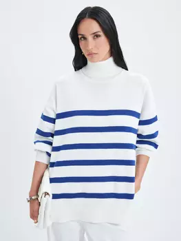 Свитер с вырезом