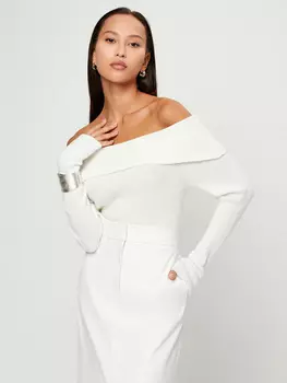 Свитер со спущенными плечами