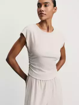 Топ из рельефной ткани со сборками