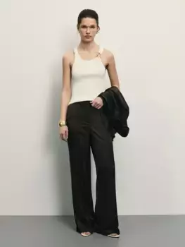 Топ с декоративным элементом