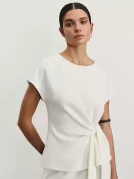 Топ с декоративным узлом