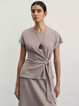 Топ с декоративным узлом