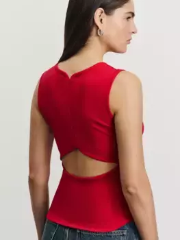 Топ с декоративным вырезом на спине