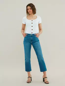 Укороченные джинсы со срезанным краем