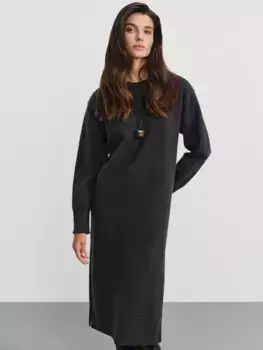 Вязаное платье макси прямого кроя