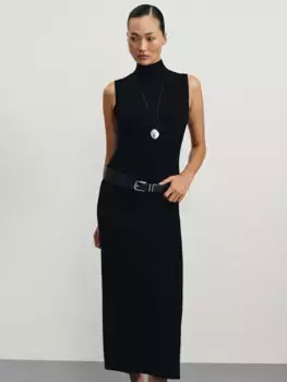 Вязаное платье миди с поясом