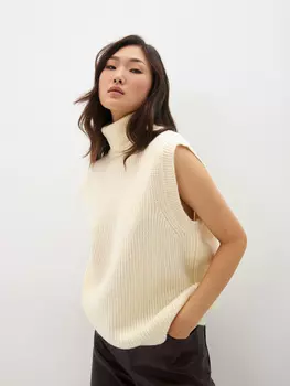 Вязаный жилет