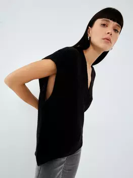 Вязаный жилет