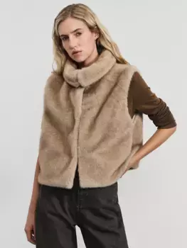 Жилет укороченный из искусственного меха