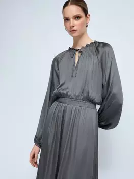 Атласное платье миди на резинке