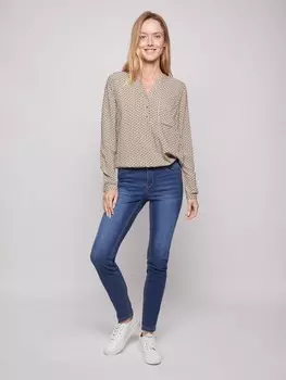 Блузка из вискозы с треугольным вырезом