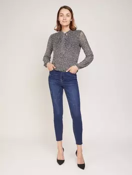 Блузка с бантом