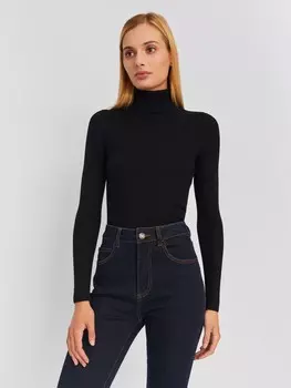 Джемпер-водолазка из тонкого вязаного трикотажа с фактурой-риб