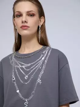 Футболка из хлопка с принтом и цепочкой