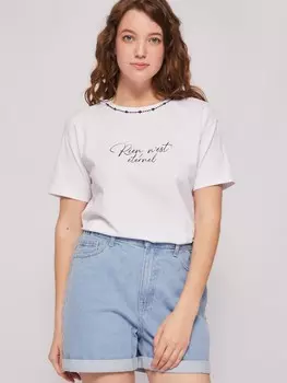 Футболка из хлопка с принтом-надписью и декором