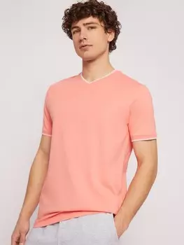 Футболка из хлопка с треугольным вырезом