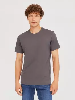 Футболка из хлопка с треугольным вырезом